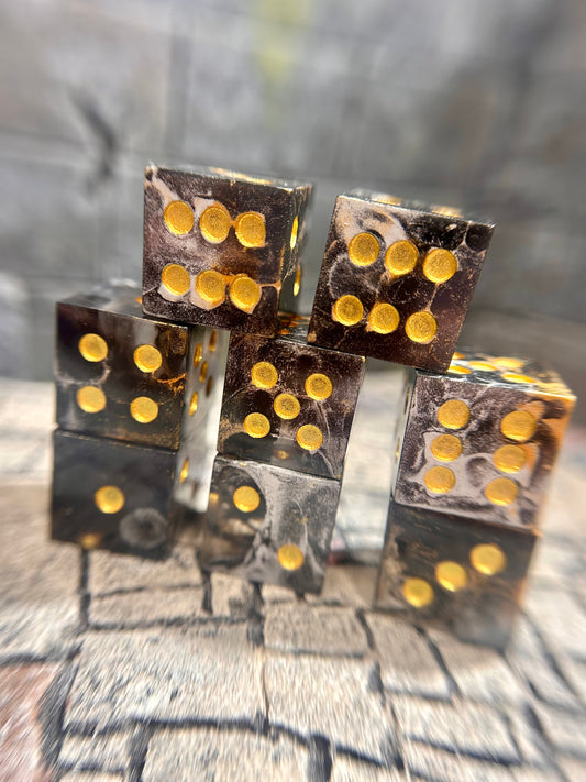 Smuggler's Gold 8-Piece D6 Dice Set