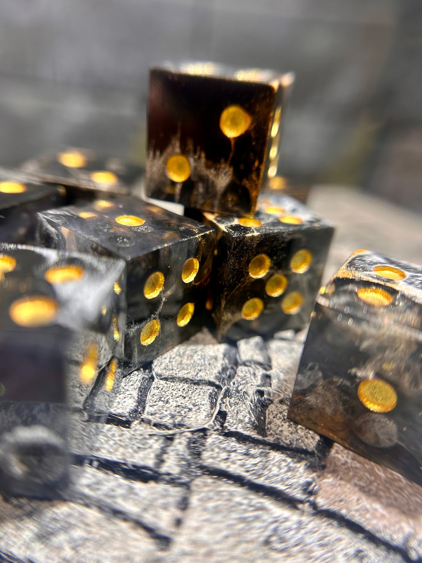 Smuggler's Gold 8-Piece D6 Dice Set