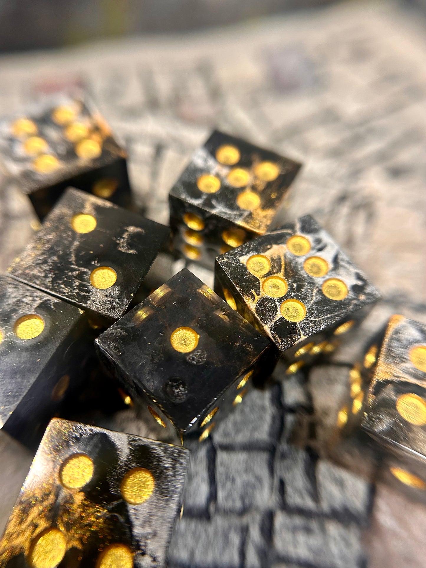 Smuggler's Gold 8-Piece D6 Dice Set